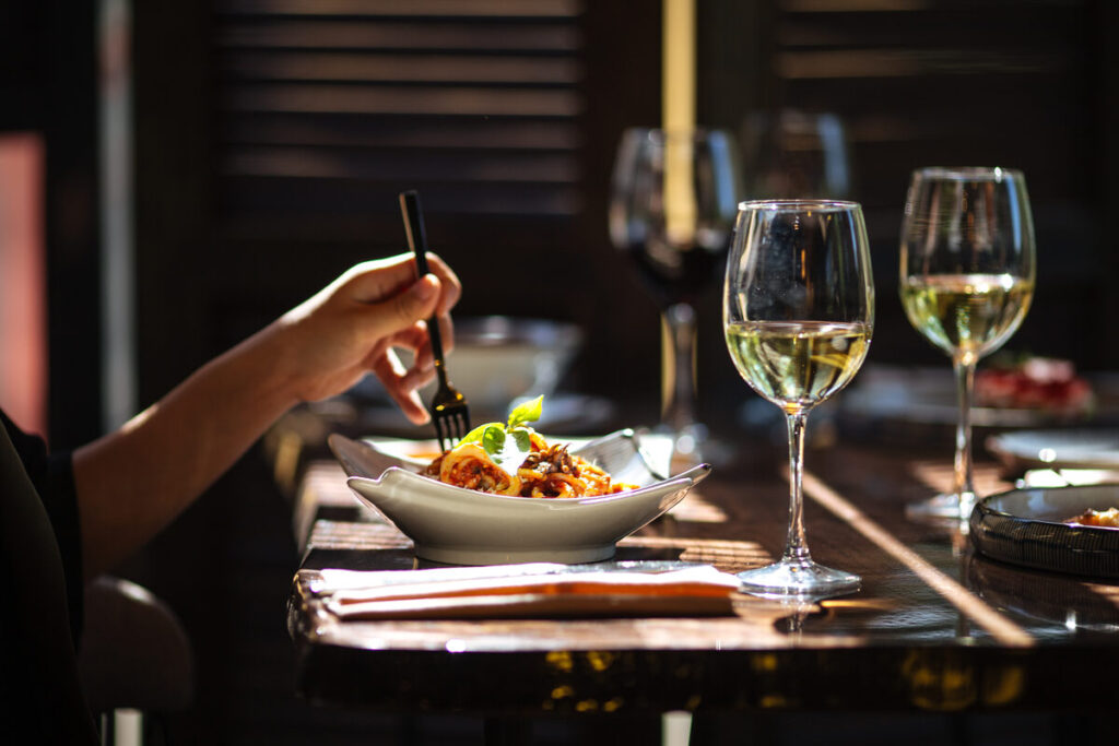 A Foodie’s Guide to Oakhurst: Where to Eat, Drink, and Savor Durham’s Hidden Dining Hotspot